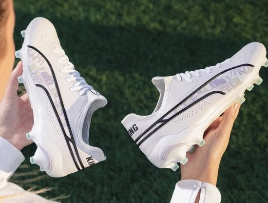 post card post-nike-deja-botas-de-piel-puma.webp