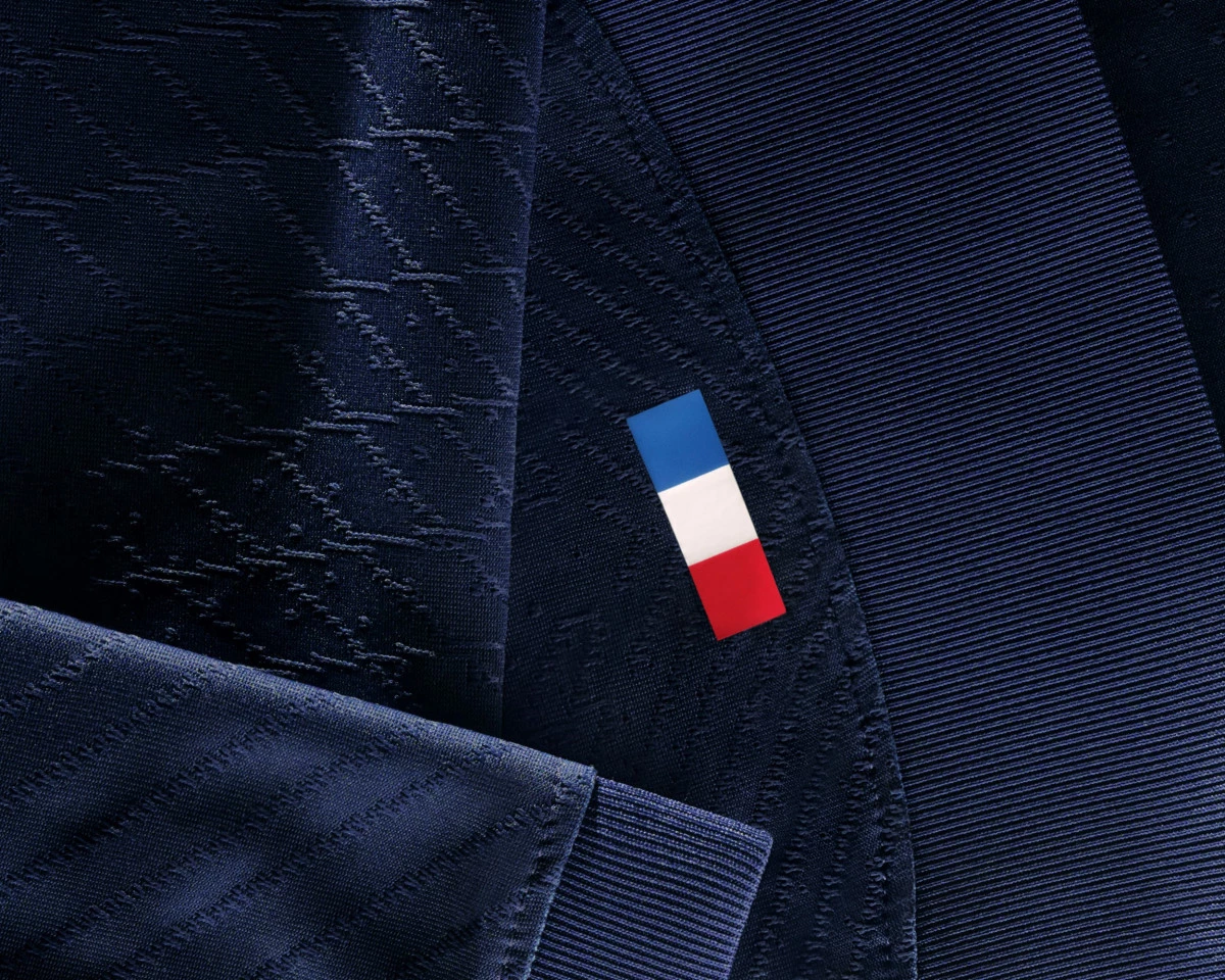 post card SU23_FB_EMEA_ClubKits_PSG_Home_Product02.webp