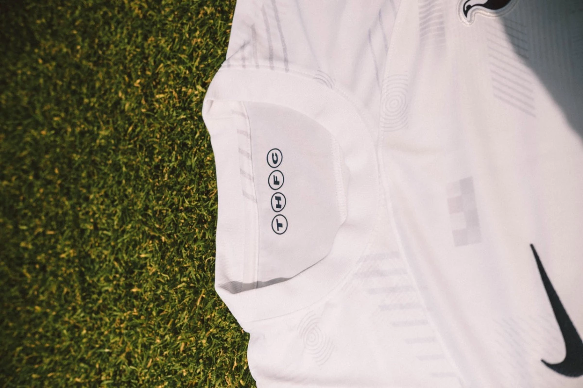 post card post-nueva-camiseta-tottenham-neck-en-tamano-grandejpeg4.webp