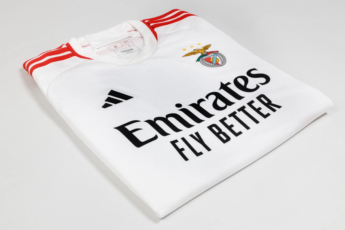 post card blogs-futbol-emotion-portugala-nova-camisola-alternativa-sl-benfica4jpg4.webp