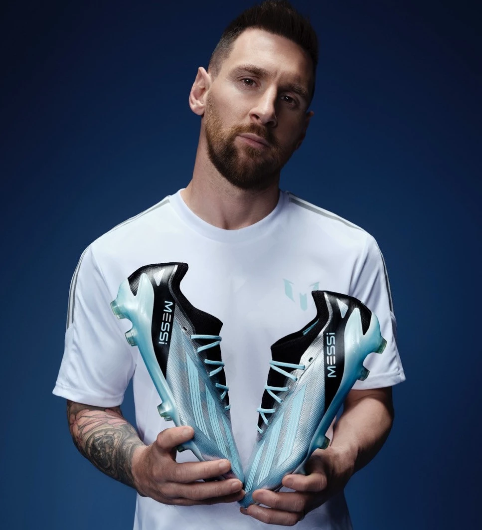 post card post-nuevas-botas-leo-messi-brazosjpeg3.webp