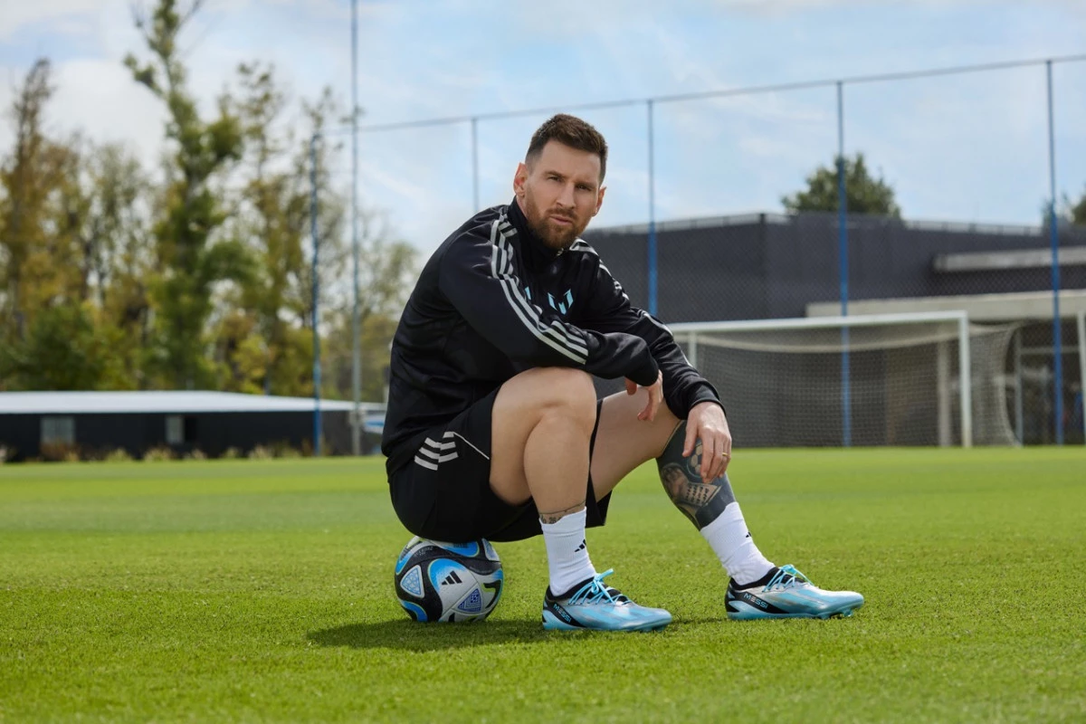 post card post-nuevas-botas-leo-messi-sitjpeg1.webp