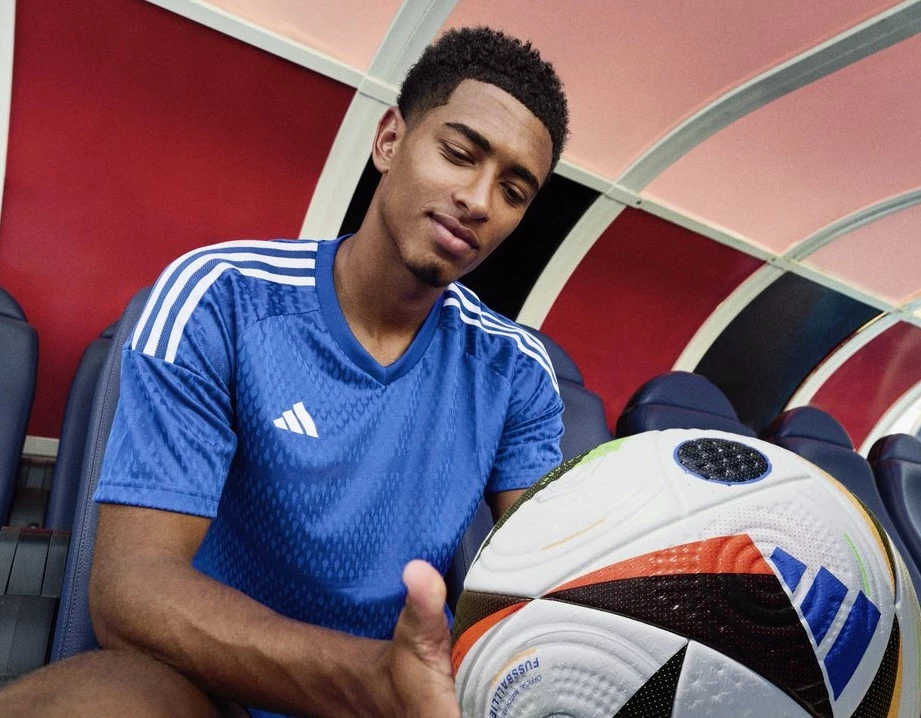 post card post-nuevo-balon-adidas-bellinghamjpeg2.webp