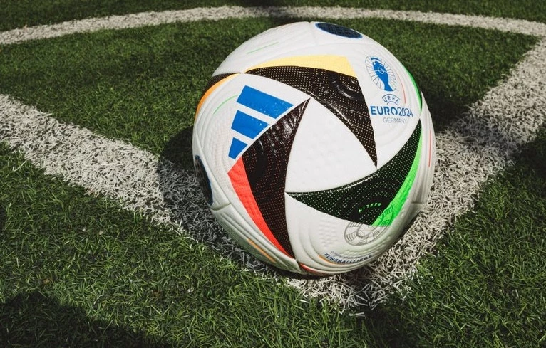 post card post-nuevo-balon-adidas-eurojpeg1.webp