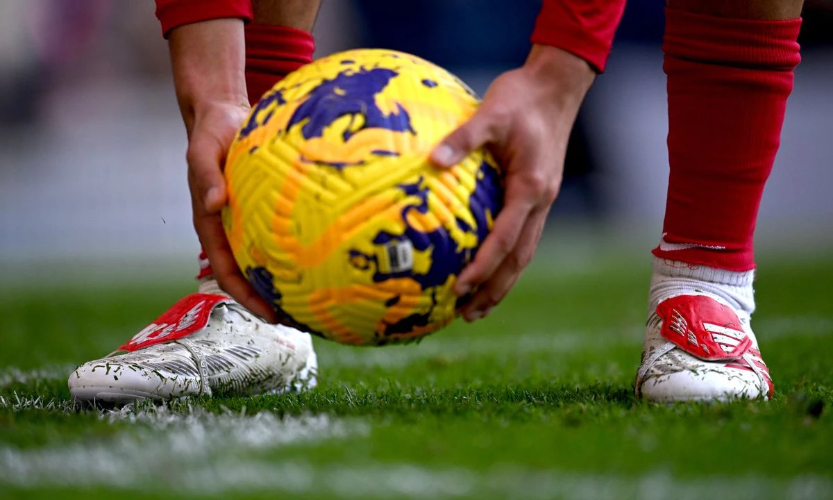 post card post-alexander-arnold-adidas-botasjpeg4.webp