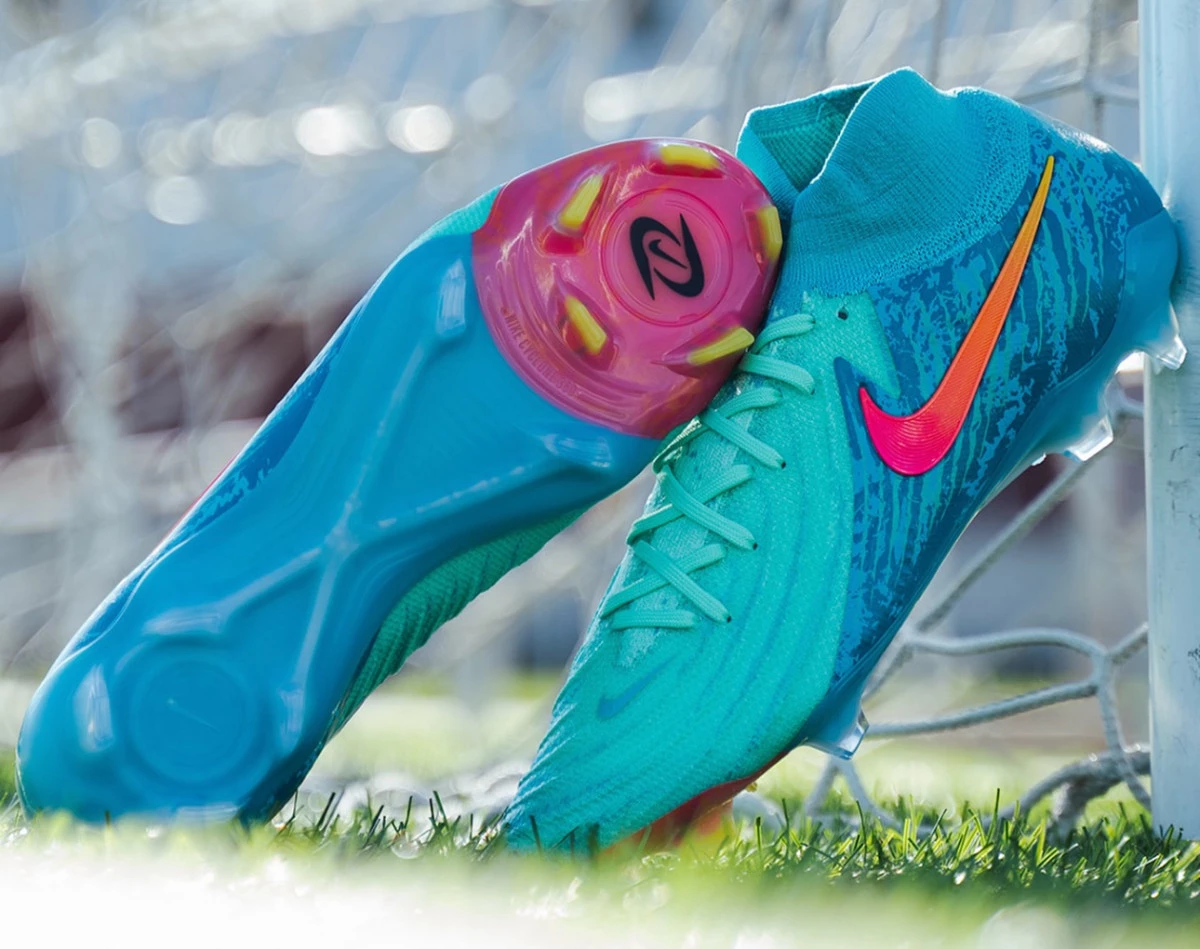 post card post-predator-vs-phantom-suela-phantmjpg6.webp