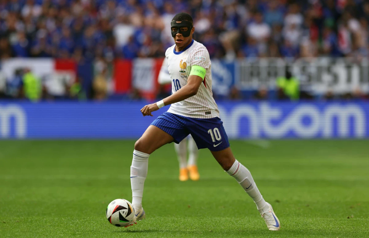 post card gettyimages-2160612557-2048x2048jpg19.webp